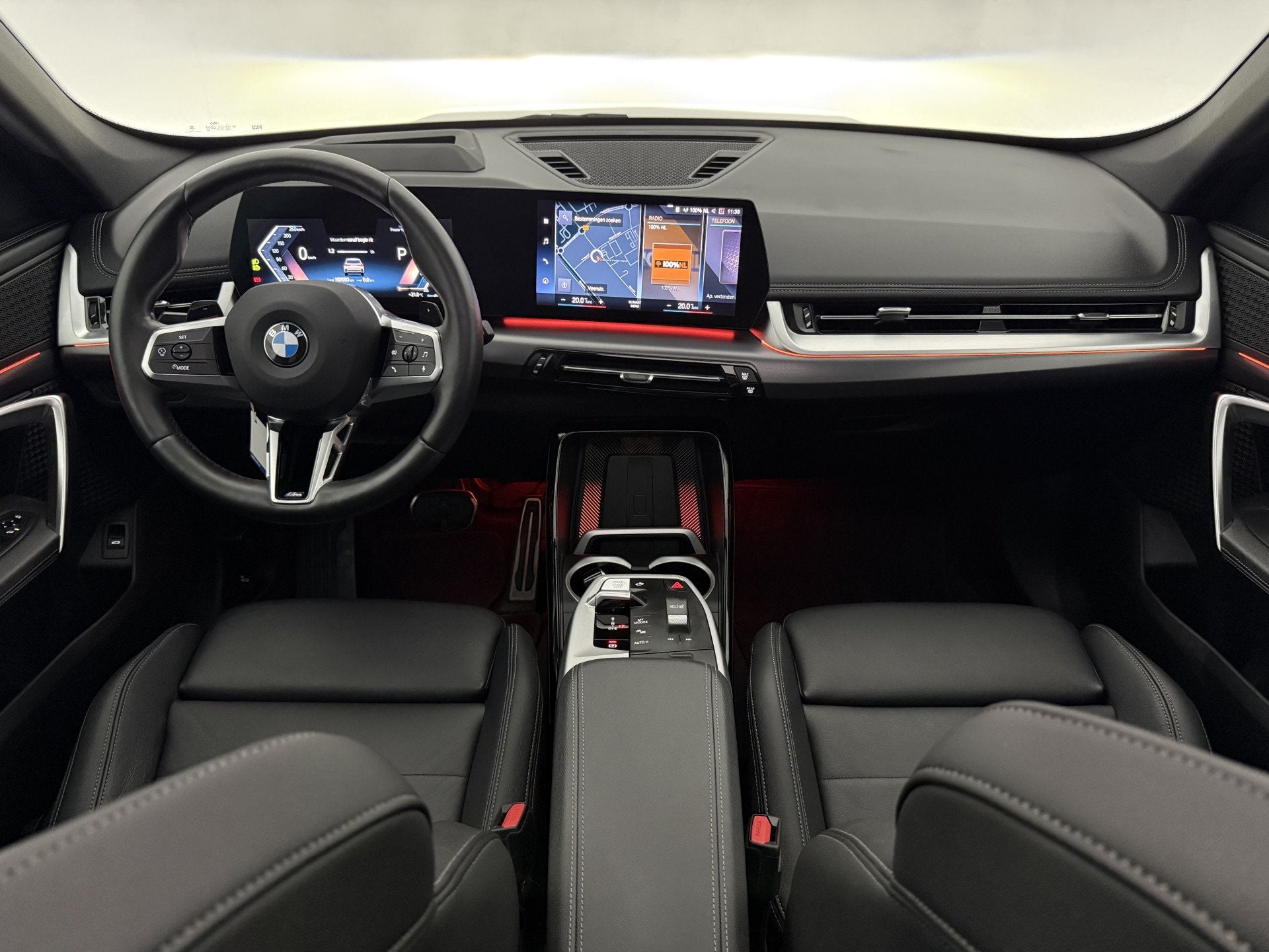 BMW X1 sDrive18i M-Sport | Pano | 360 | Virtual | HuD | Sf, Auto's, 136 pk, Gebruikt, Euro 6, Wit