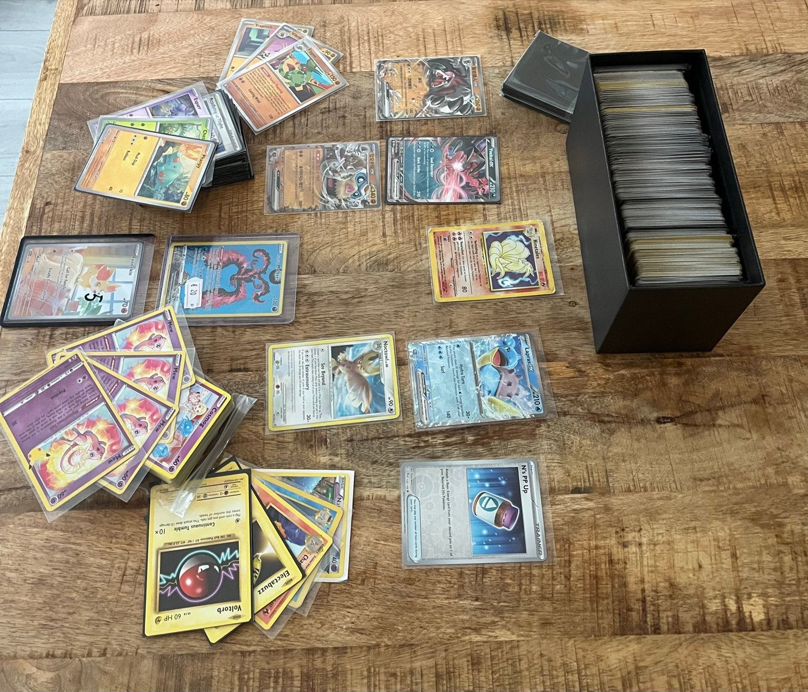 Grote collectie Pokémon kaarten met opbergbox, Ophalen of Verzenden, Gebruikt, Meerdere kaarten