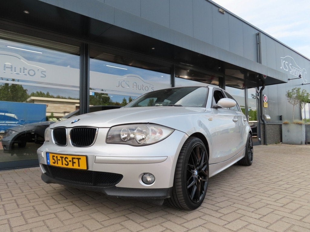 Bmw 1-SERIE 118I High Executive Aut. Ecc 18 Inch Pdc Navi 20, Auto's, Achterwielaandrijving, 4 cilinders, 129 pk, Origineel Nederlands