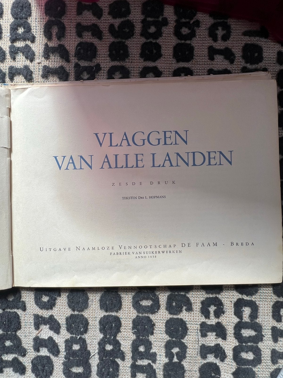 Vlaggen van alle landen - Zesde druk, Ophalen of Verzenden, Gelezen, Overige typen