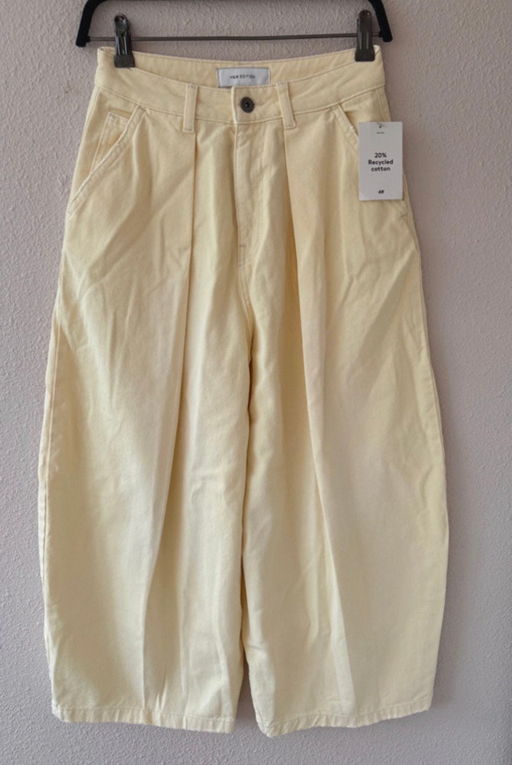 Nieuw - Viral H&M barrel jeans lichtgeel, Ophalen of Verzenden, Nieuw, Overige kleuren, W27 (confectie 34) of kleiner