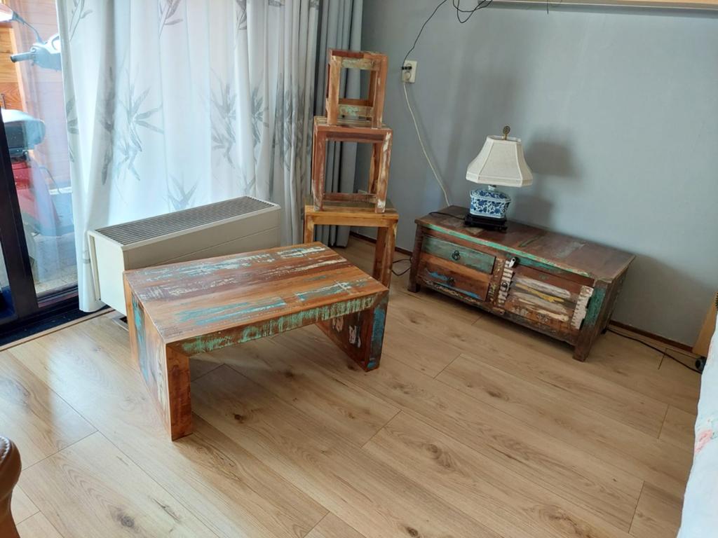 Gerecycled Meubelset, Ophalen