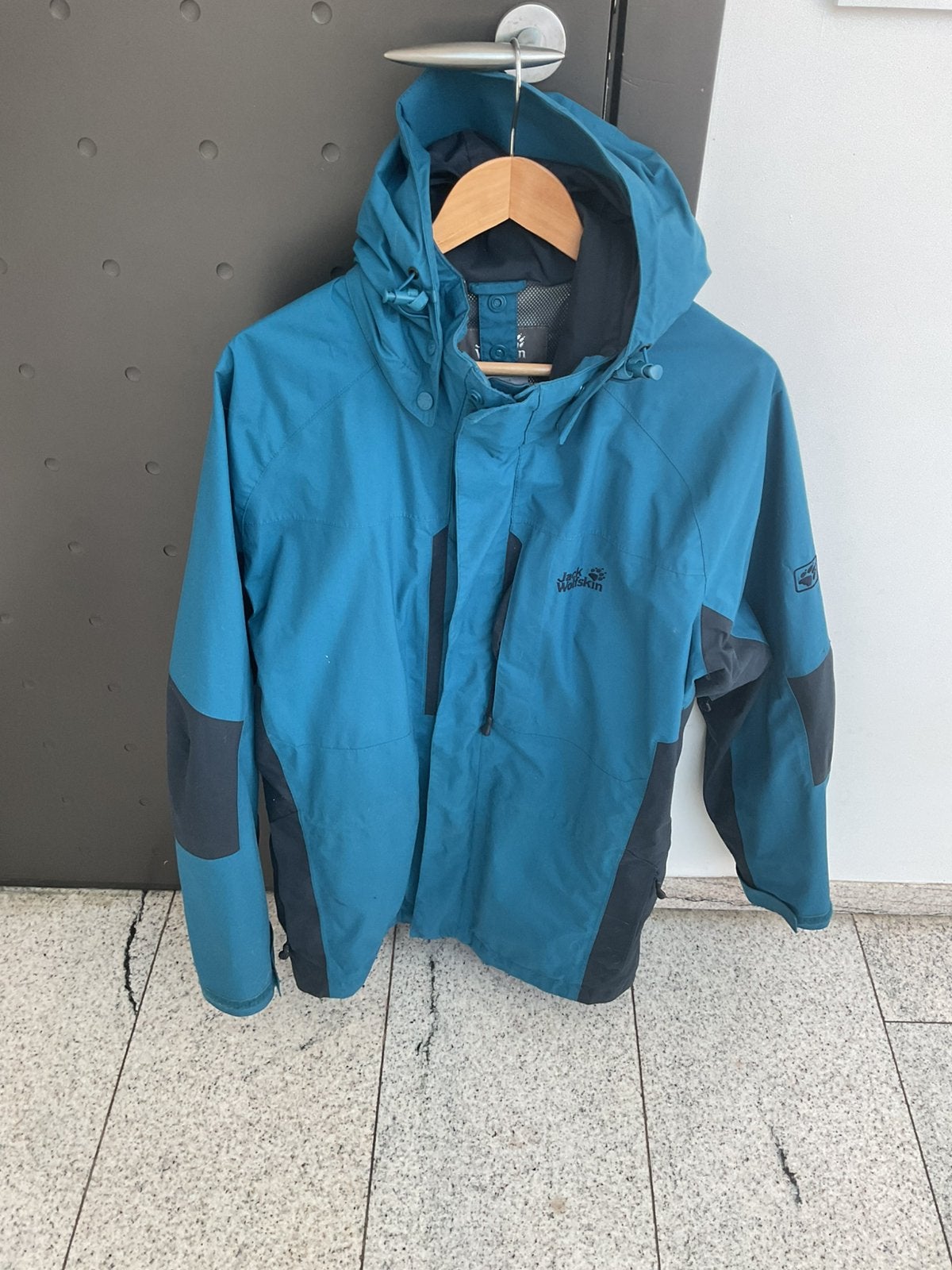 Jack Wolfskin maat XL, Ophalen, Zo goed als nieuw, Regenjas