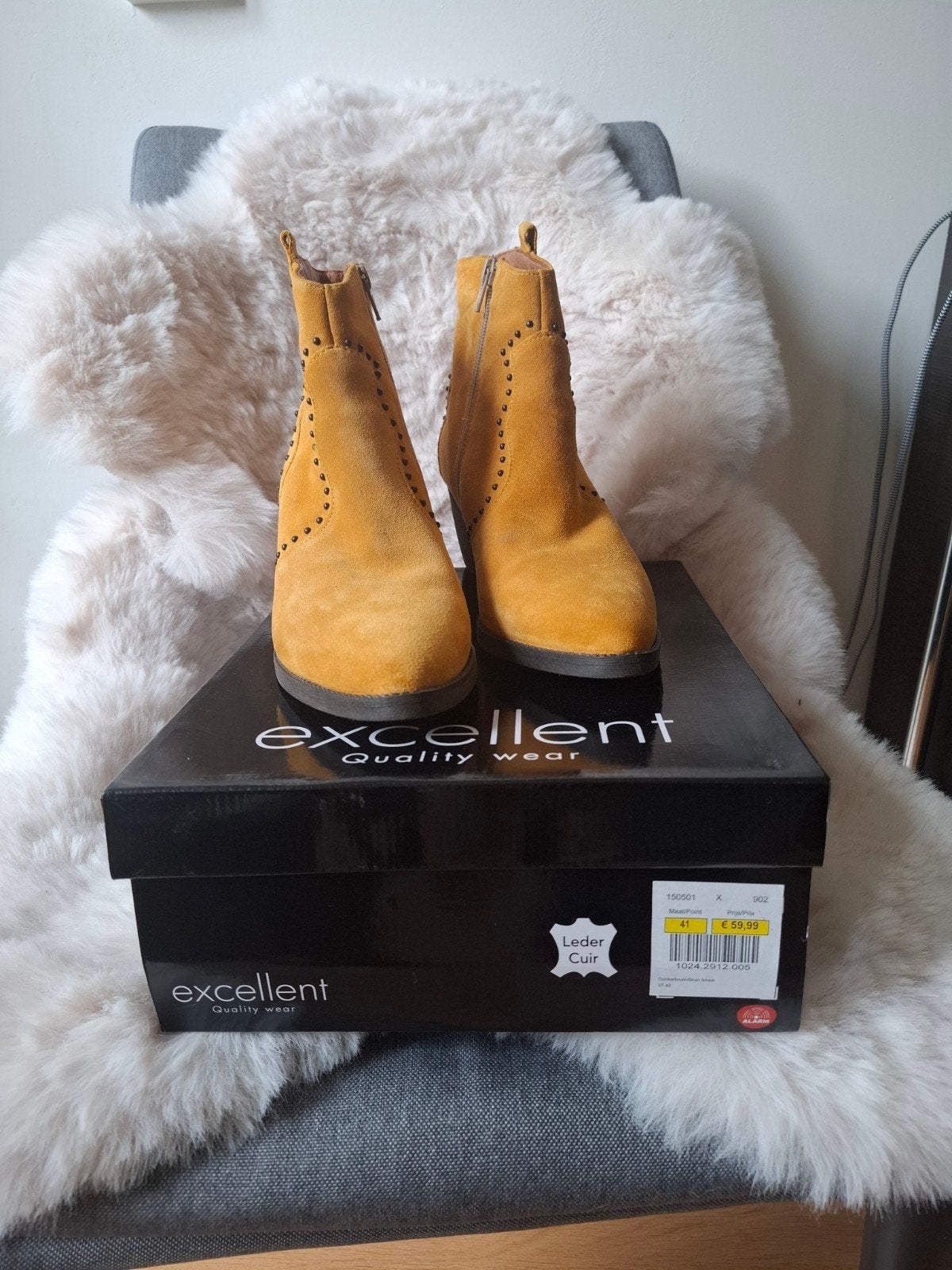 Excellent Quality laarsjes met studs 41 zie omschrijving!, Kleding | Dames, Geel, Onbekend, Ophalen of Verzenden, Zo goed als nieuw