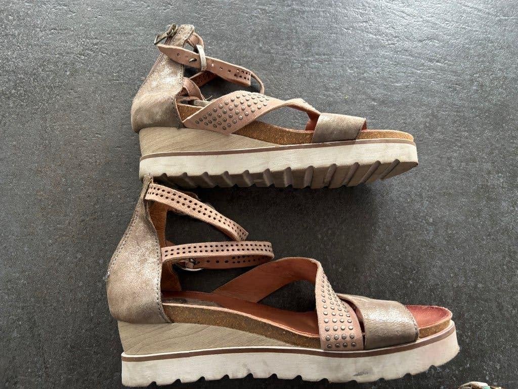 Mjus sleehak sandalen maat 38 roze/taupe, Verzenden, Sandalen of Muiltjes, Zo goed als nieuw, Roze