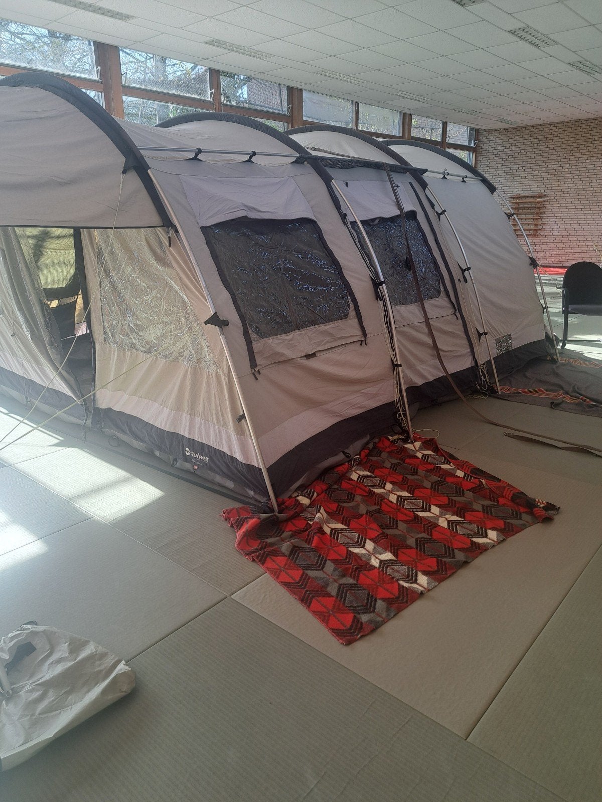 Ruime Outwell Bear lake tent met 6 slaapplaatsen, Caravans en Kamperen, Tenten, Ophalen, Gebruikt