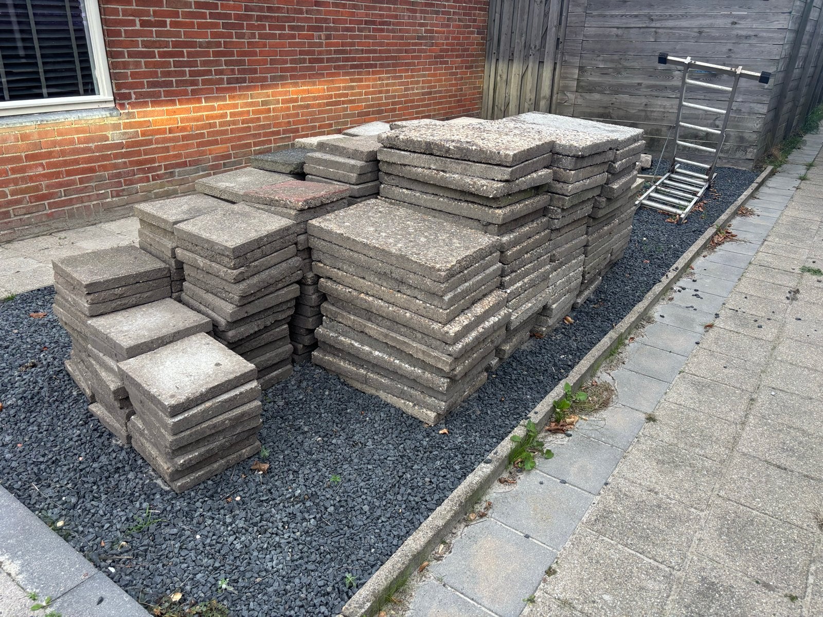 Gratis Gebruikte terrastegels  - diverse maten, Ophalen, Gebruikt, 10 m² of meer, Beton