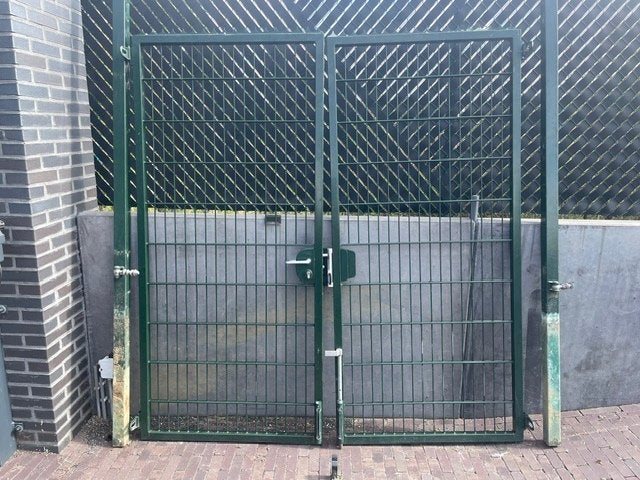 Dubbelstaafmat poort, Ophalen, Zo goed als nieuw, IJzer, Dubbelstaafmat hekwerk