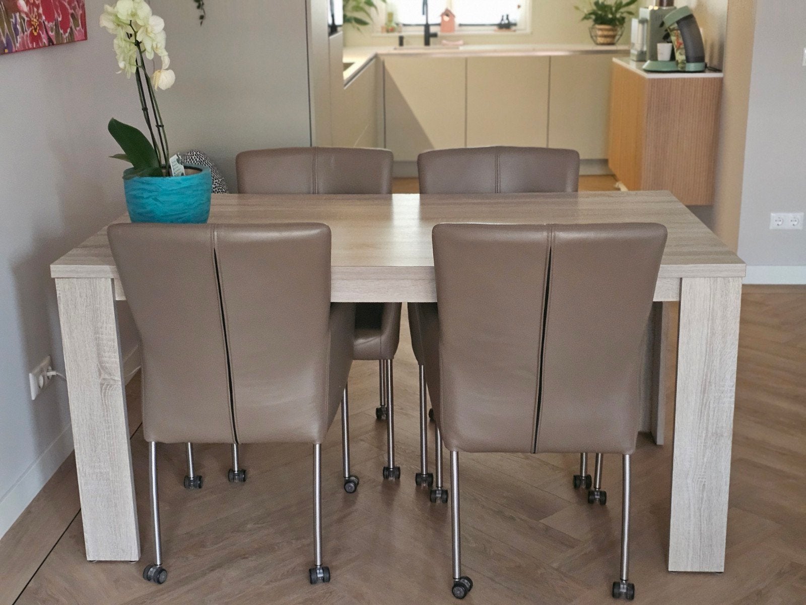 Eettafel met 4 stoelen - Modern en comfortabel, Ophalen, Gebruikt, Overige materialen, 50 tot 100 cm
