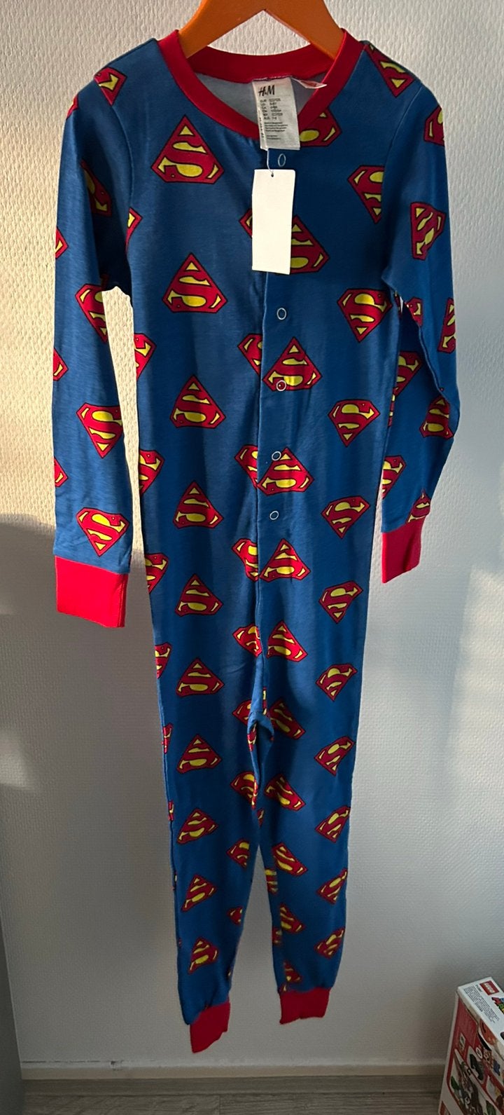 Nieuw H&M pyjama superman maat 122/128, Ophalen of Verzenden, Nieuw, Jongen, Nacht- of Onderkleding