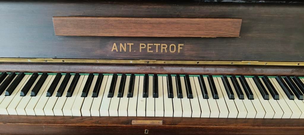 Ant. Petrof Piano - Zeer nette keurige staat, Muziek en Instrumenten, Piano's, Ophalen, Zo goed als nieuw, Bruin, Piano