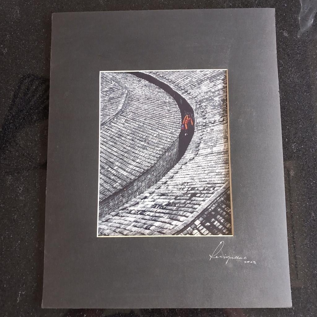 Gesigneerde kunstfoto zwart-wit met kleuraccent vrouw 2003, Antiek en Kunst, Kunst | Tekeningen en Foto's, Ophalen of Verzenden