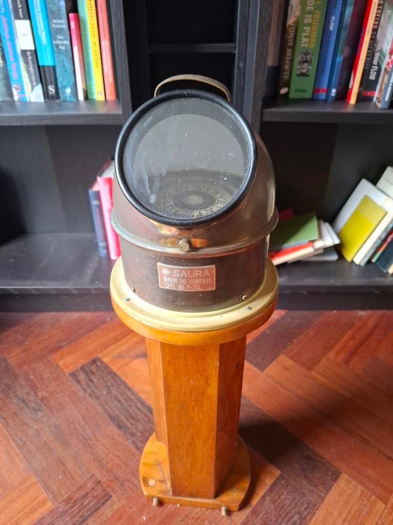 Saura Magnetisch Kompas Type P-75L, Antiek en Kunst, Antiek | Gereedschap en Instrumenten, Ophalen of Verzenden