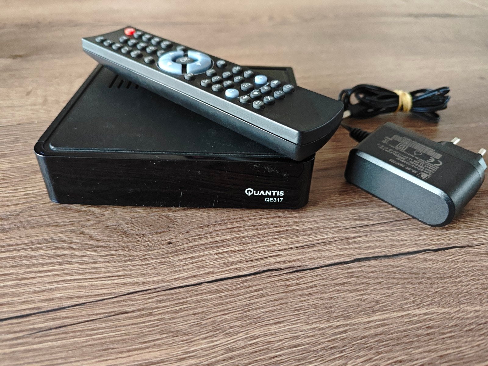 Quantis QE317 Decoder met afstandsbediening en adapter, Ophalen of Verzenden, Gebruikt, Decoder