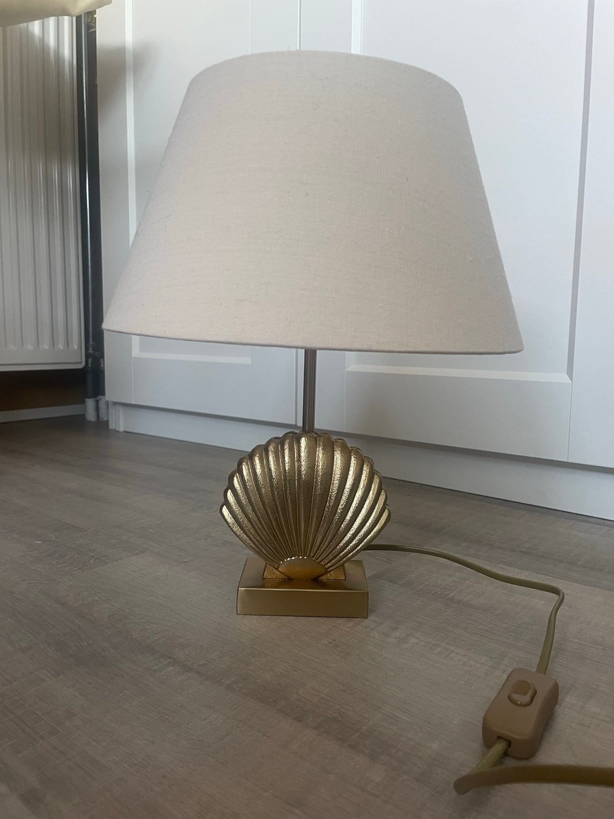 Tafellamp A La Collection met schelpvoet en linnen kap, Ophalen, Gebruikt, Overige merken, Textiel