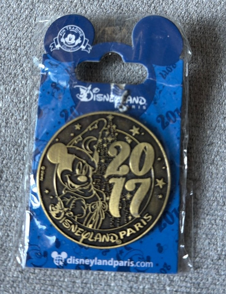 Disneyland Paris 2017 pin, Ophalen of Verzenden, Overige figuren, Zo goed als nieuw, Beeldje of Figuurtje