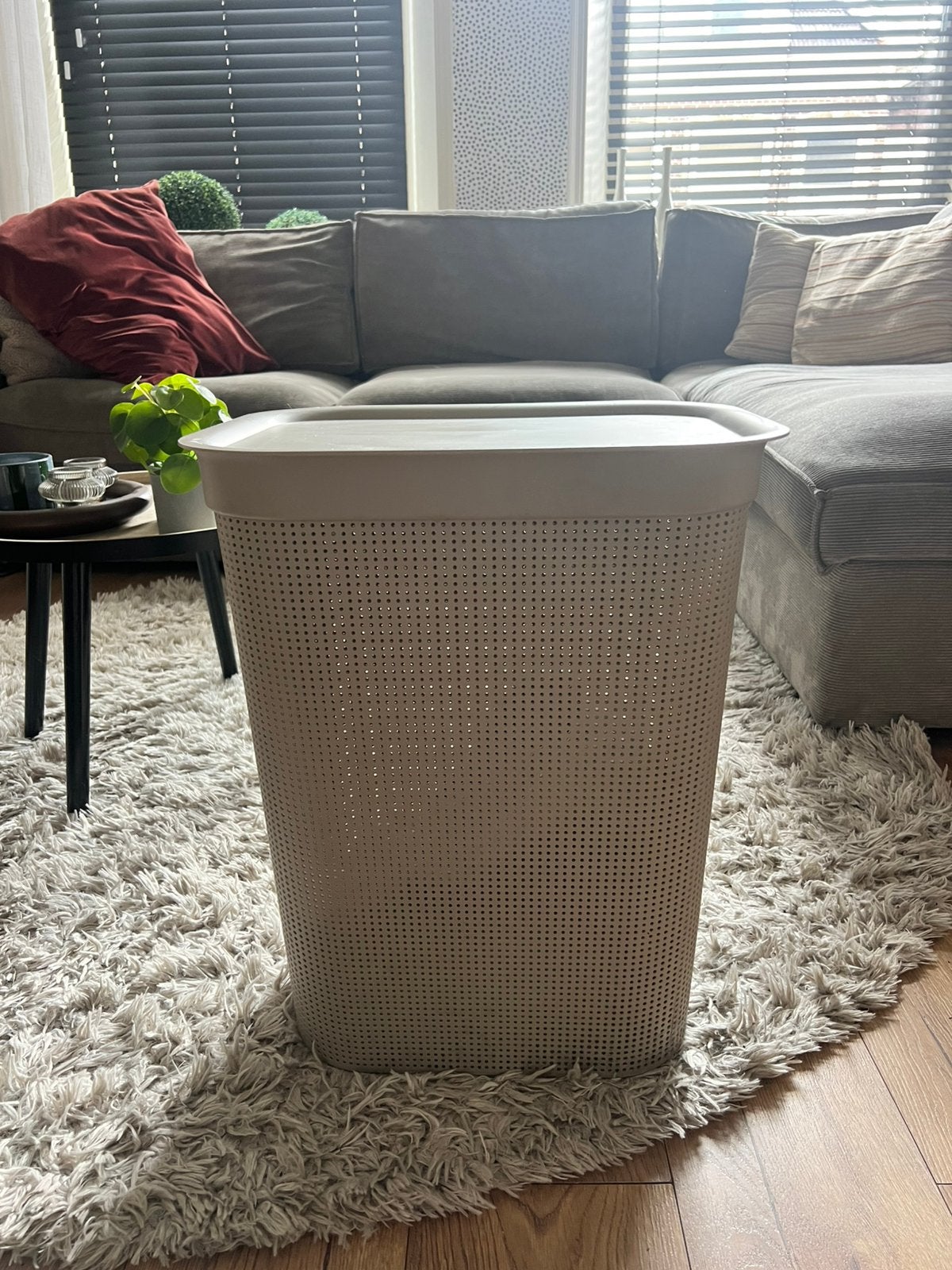 Wasmand taupe kleur, Ophalen, Zo goed als nieuw