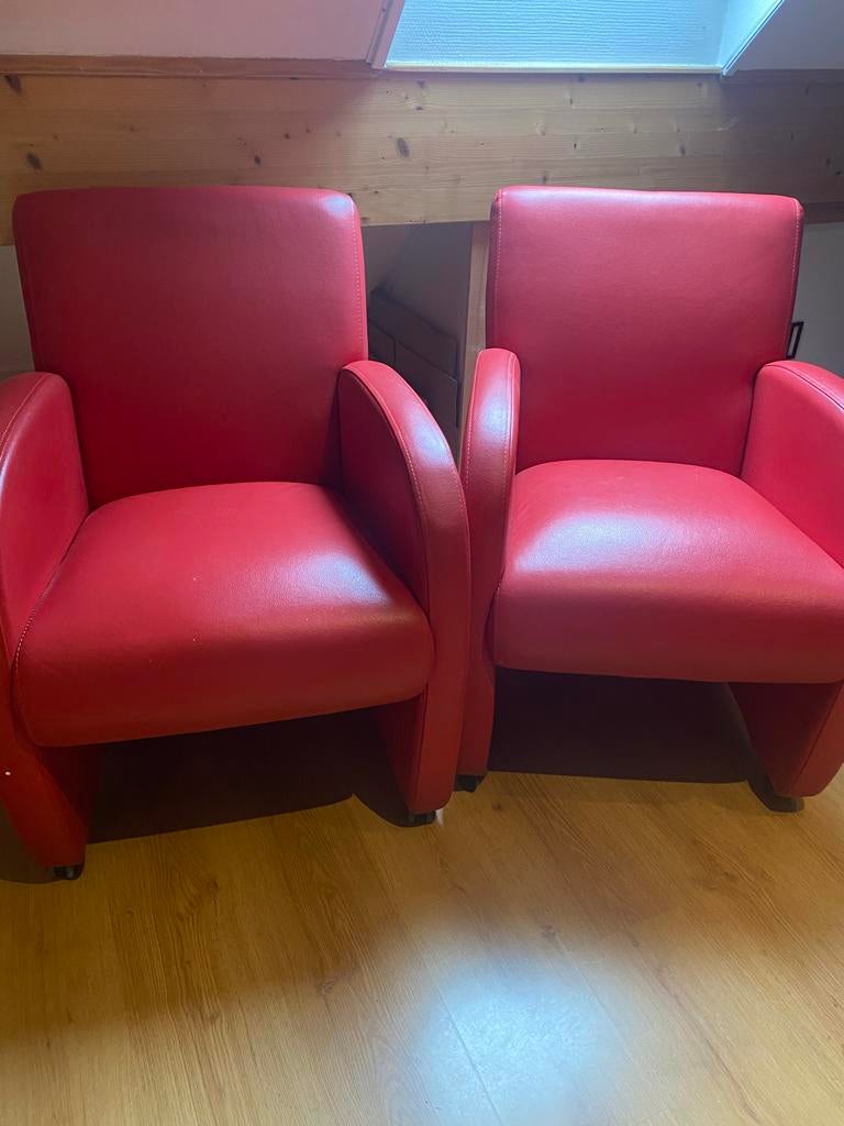 Twee rood leren fauteuils - comfortabel en stijlvol, Huis en Inrichting, Stoelen, Ophalen, Twee, Leer, Zo goed als nieuw