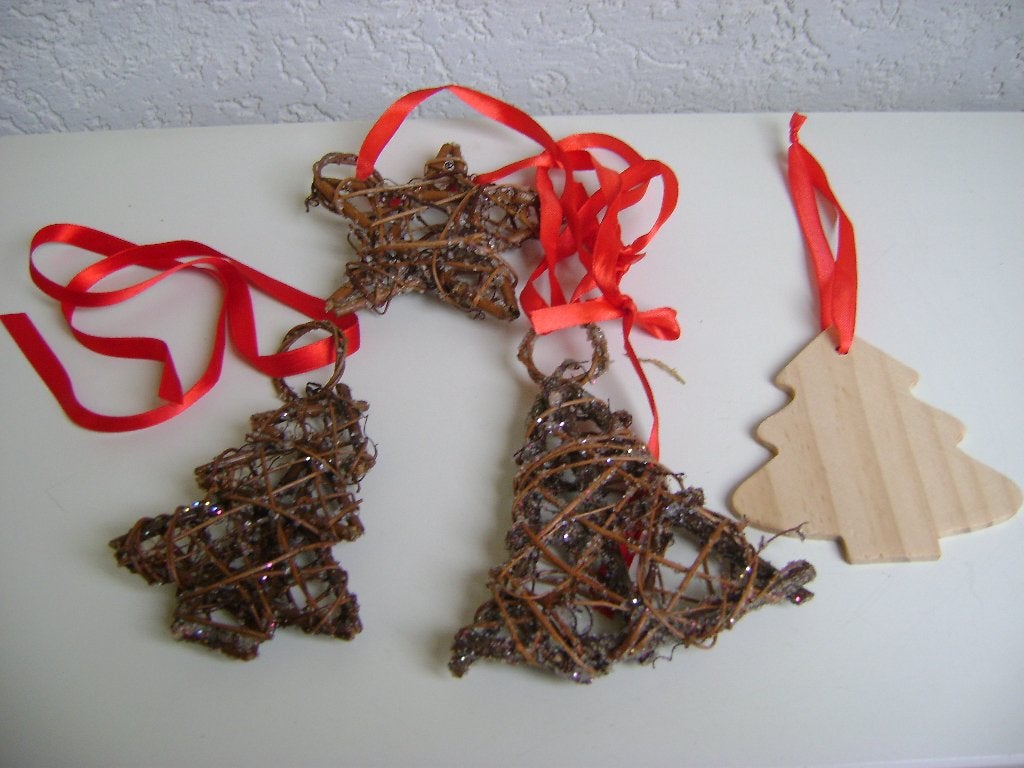 4 houten kerstboom hangers 3bomen en 1ster, Diversen, Ophalen of Verzenden, Zo goed als nieuw