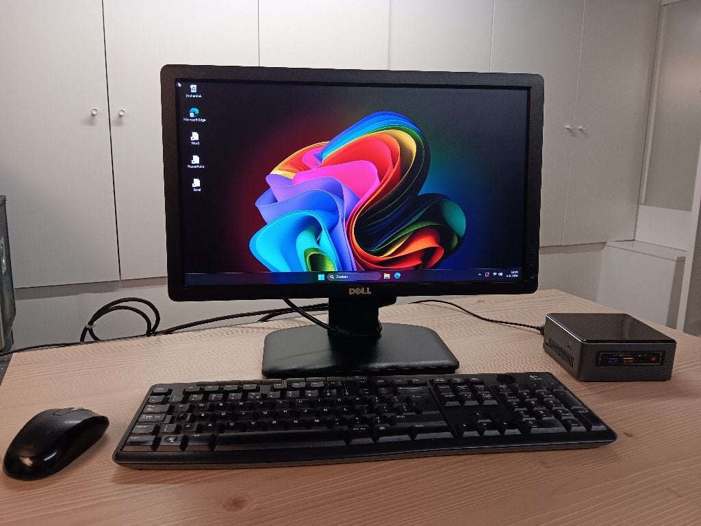 Intel core i5 Nuc7  Mini Pc Windows 11 met monitor, Computers en Software, Desktop Pc's, Ophalen, Met monitor, Intel NUC, Zo goed als nieuw
