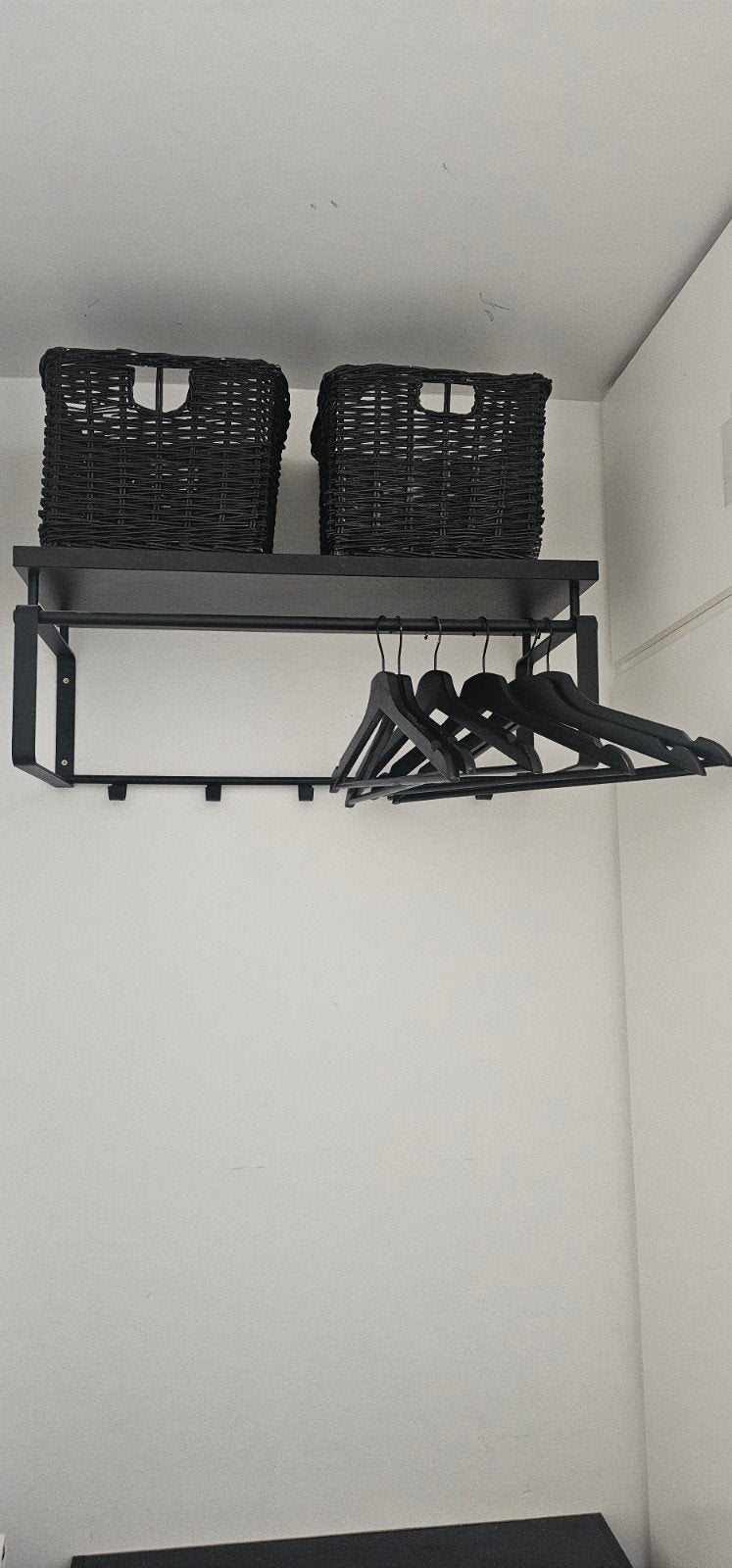 Zwarte wandkapstok met hoedenplank en haken, Gebruikt, Minder dan 100 cm, Metaal, Ophalen