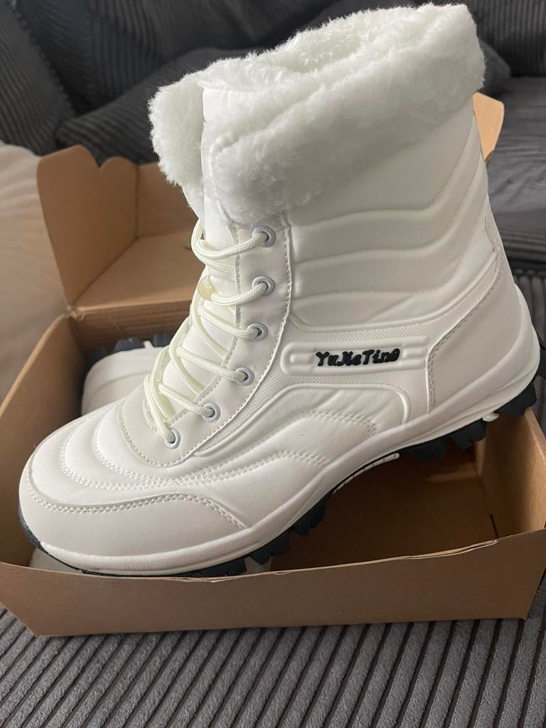 Winter boots YujieTing Nieuw in doos!, Kleding | Dames, Schoenen, Ophalen of Verzenden, Zo goed als nieuw, Zwart