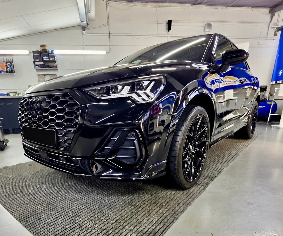 Audi Q3 S-line 3x | Keyless | Pano/ 360° / Trekhaak / Matrix, Zwart, 4 cilinders, Alcantara, Zwart