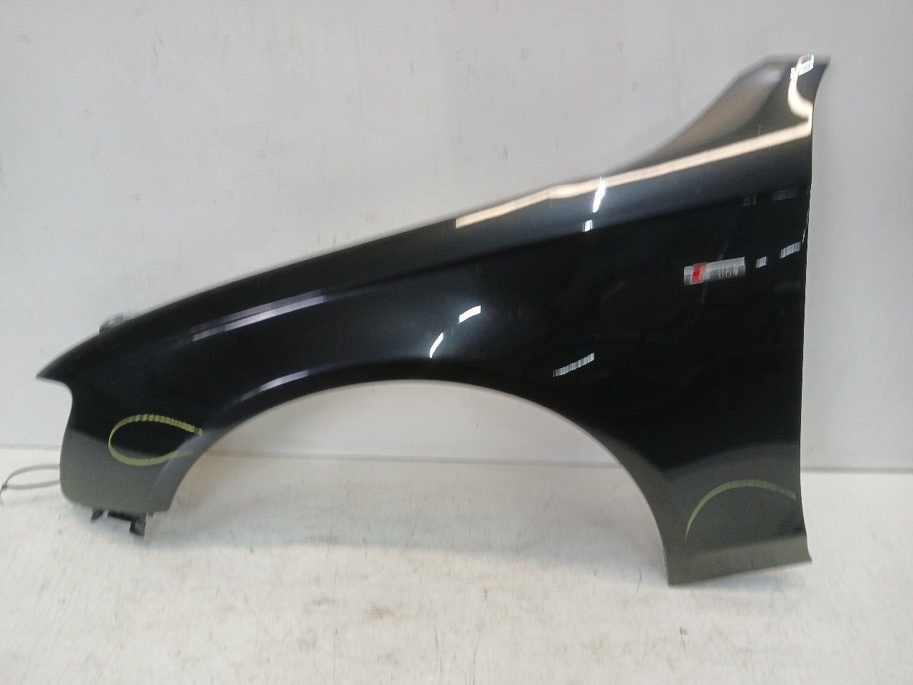 Spatbord links voor Audi A4, Onderdelen@venauto.nl, Van der Ven Autorecycling B.V., Gebruikt, Ettenseweg 76, 4706 PB Roosendaal, The Netherlands