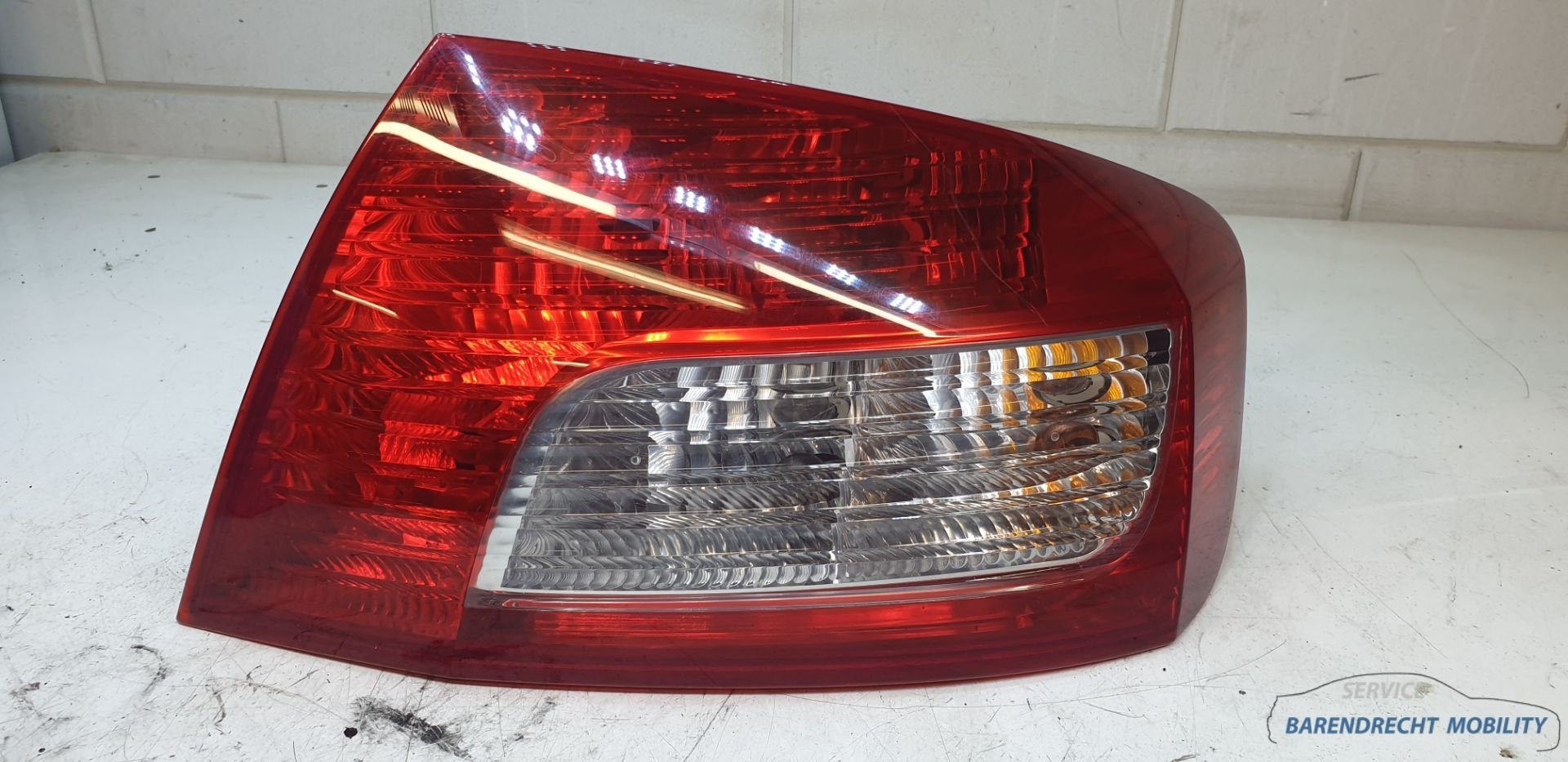 Achterlicht rechts Peugeot 407 Sedan 9689089080 origineel ge, Taurusavenue 1
2132 LS  Hoofddorp, NL, Gebruikt, Contact.group@renault.com
