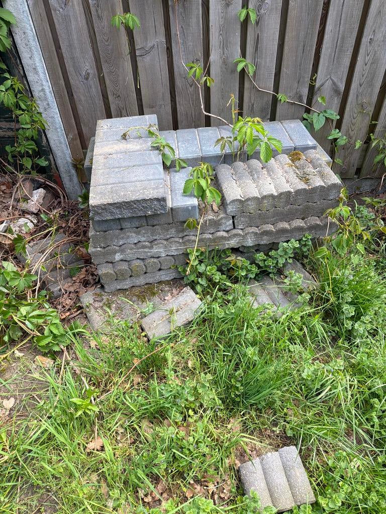 Betonnen bandjes gratis afhalen, Tuin en Terras, Tegels en Klinkers, Klinkers, Ophalen of Verzenden, Zo goed als nieuw, Minder dan 5 m²
