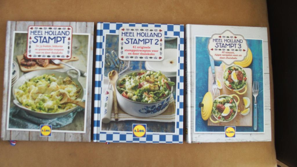 3x Heel Holland Stampt - Lidl - deel 1, 2, 3, Boeken, Hoofdgerechten, Lidl, Ophalen of Verzenden, Zo goed als nieuw