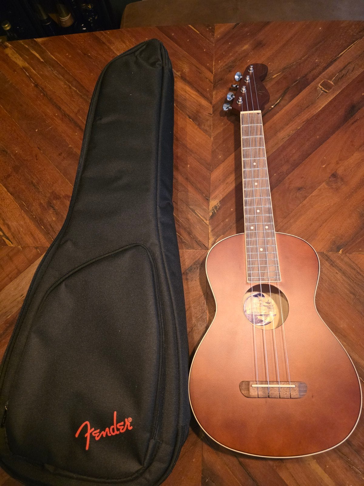 Absolute nieuwstaat Fender Avelon Ukelele met hoes, Muziek en Instrumenten, Ophalen of Verzenden, Zo goed als nieuw, Overige typen