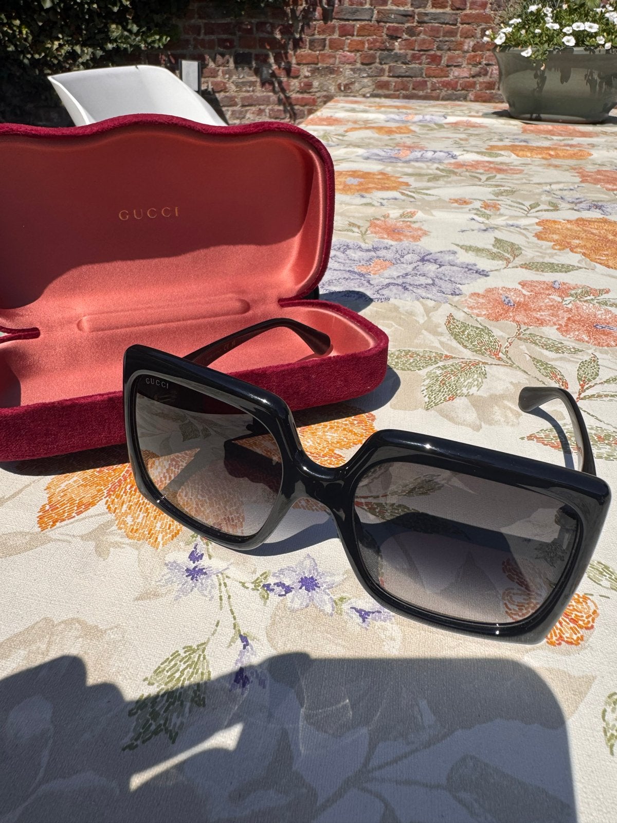 Gucci Zonnebril Zwart - Zo goed als nieuw, Sieraden, Tassen en Uiterlijk, Zonnebrillen en Brillen | Dames, Zonnebril, Zwart, Zo goed als nieuw
