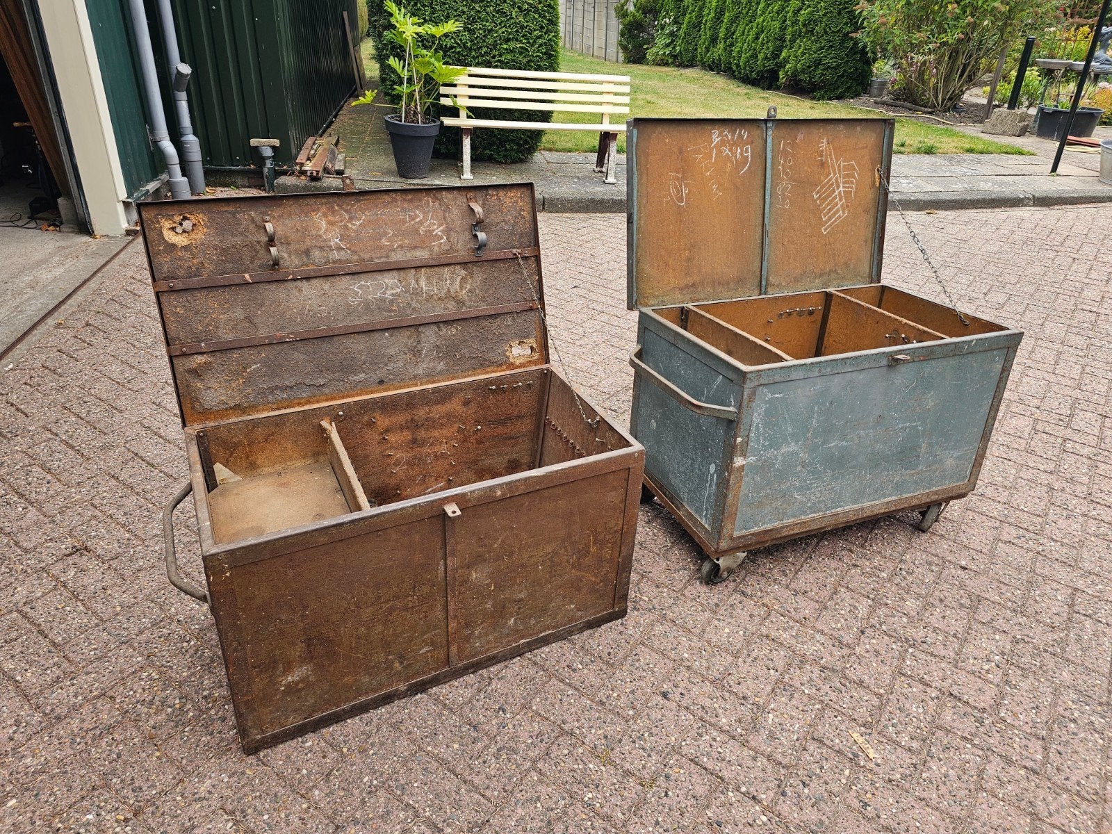 2 vintage industriële metalen gereedschap kisten, Ophalen