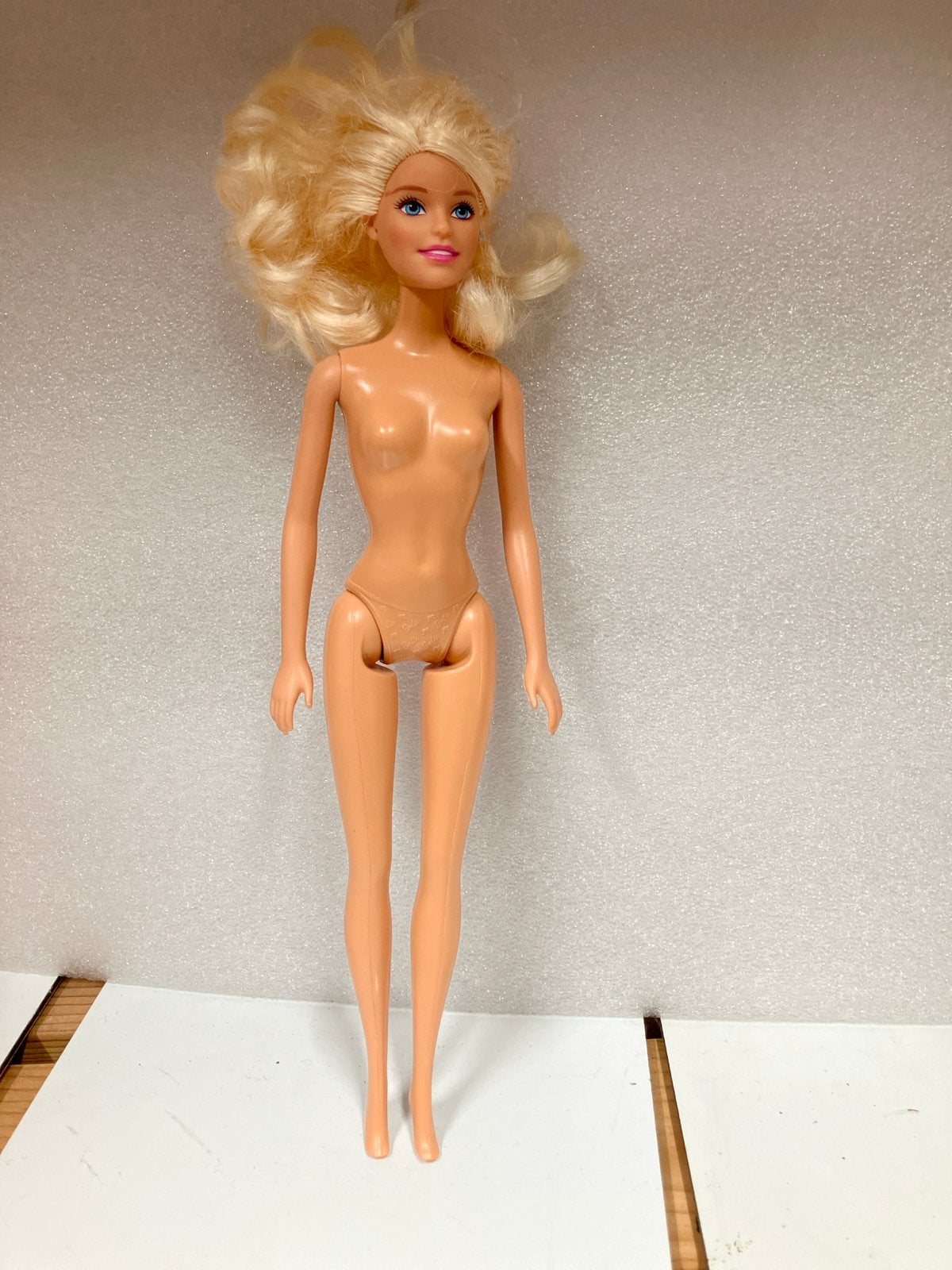 Barbie pop - Blond haar, blauwe ogen (2010 Mattel), Ophalen of Verzenden, Gebruikt, Barbie