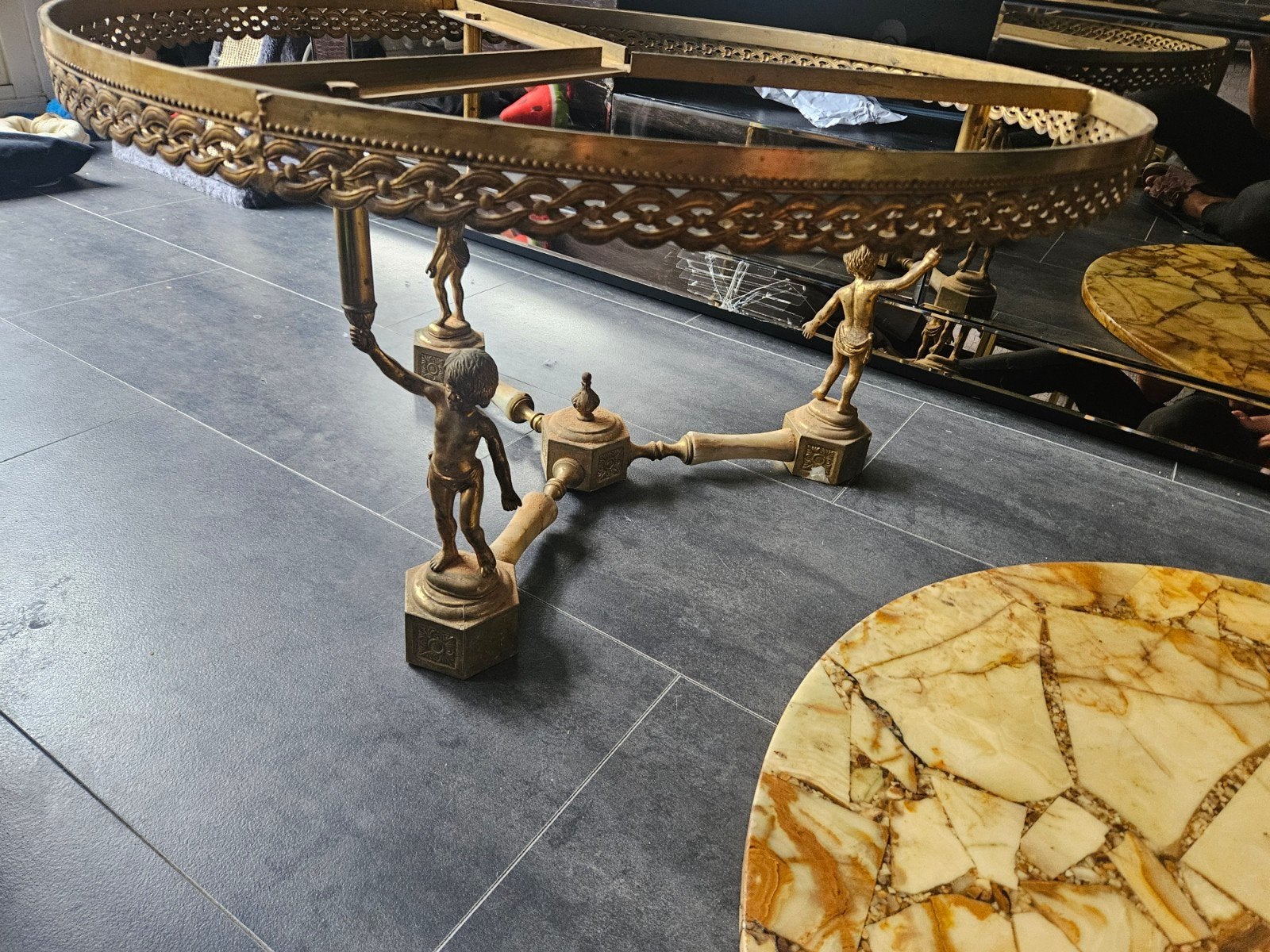 Vintage salontafel met marmeren blad en bronzen onderstel, Ophalen, Gebruikt, 50 tot 100 cm, Overige materialen