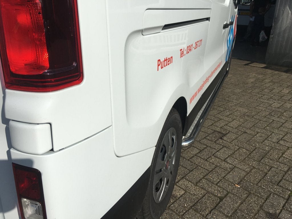 Renault Trafic Sidebars met aluminium treeplank