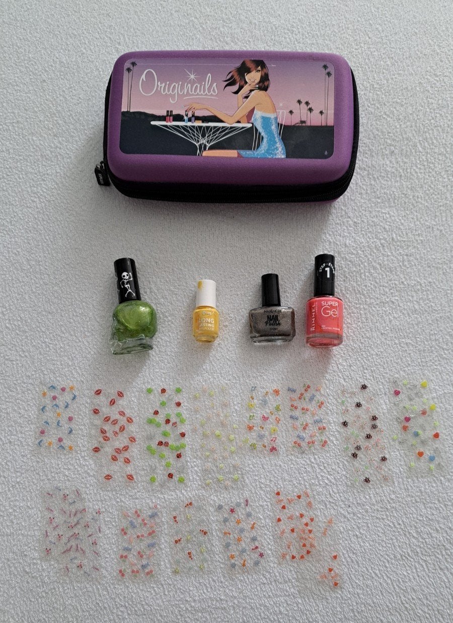 4x nagellak, 20x velletjes met nagelstickers en etui, Ophalen of Verzenden, Zo goed als nieuw, Handen en Nagels, Toebehoren