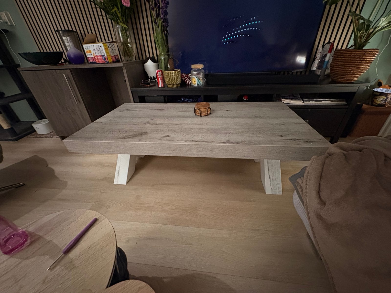 Moderne salontafel met grijs houtlook blad - 135x67x43 cm, Ophalen, Gebruikt, 100 tot 150 cm, 50 tot 100 cm