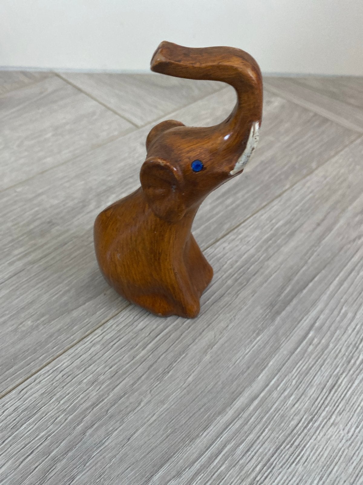 Houten handgesneden olifant uit Thailand, 14 cm, Antiek en Kunst, Ophalen of Verzenden