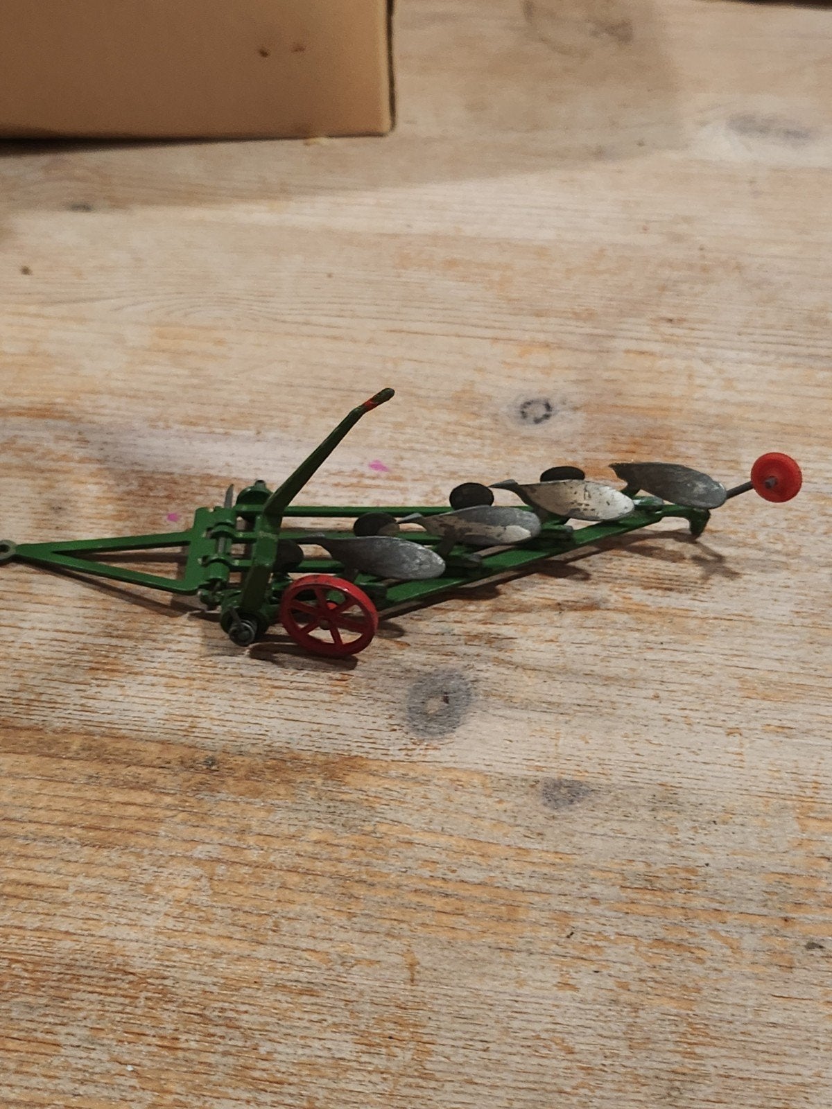 1950s Britains no 138F Furrow Tractor ploeg, Ophalen of Verzenden, Gebruikt, Tractor of Landbouw, Britains