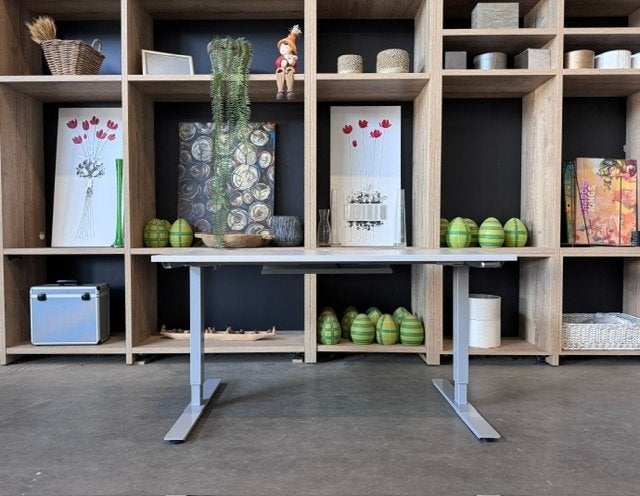 Zit-sta bureau met slinger 140x80xH65-111 cm, 149€/st,250st, Zit-sta bureau, Gebruikt, Spaanplaat of MDF, Ophalen of Verzenden
