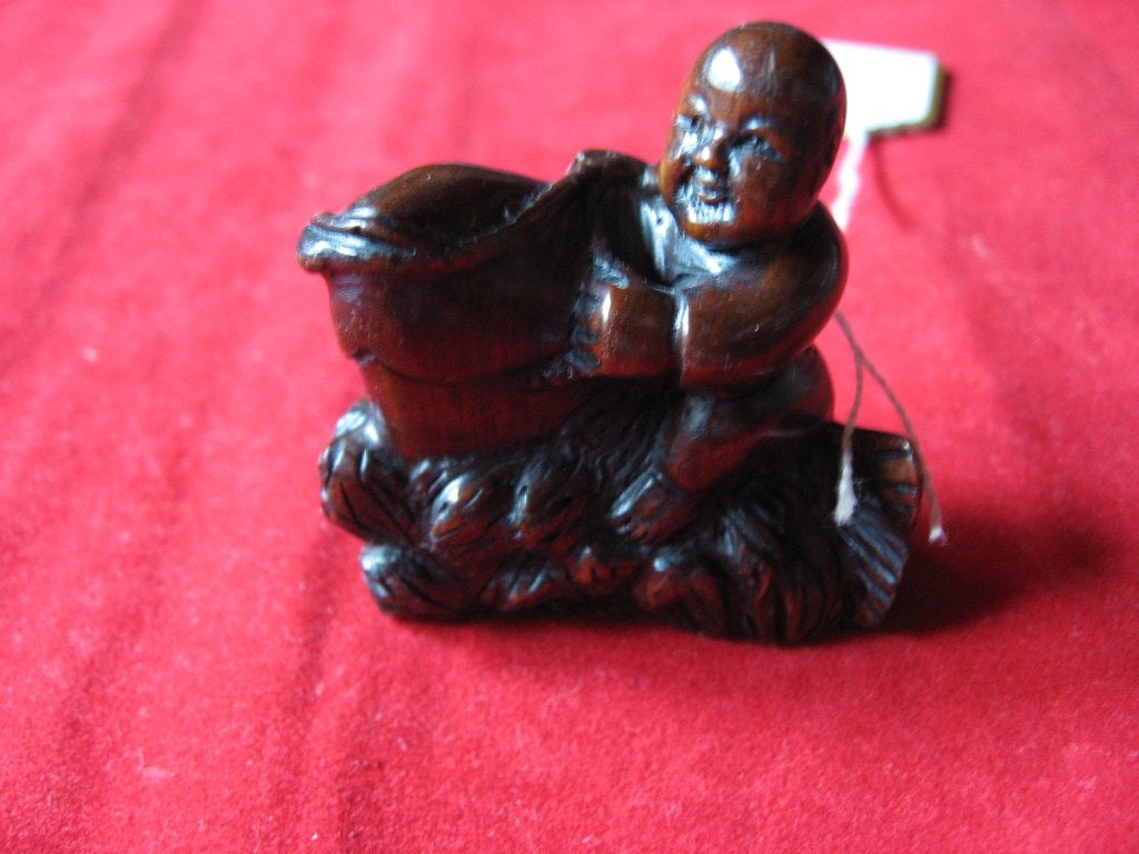 Netsuke, notenhout gesigneerd, Antiek en Kunst, Antiek | Meubels | Kasten, Verzenden