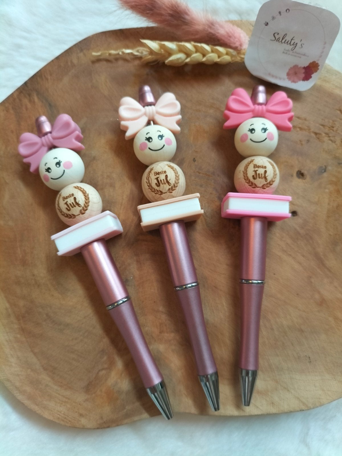 Nieuw, Juf Cadeautje • Pen met gegraveerde kraal, Diversen, Schrijfwaren, Salutys kinder- en kraamcadeaus, Nieuw, Ophalen of Verzenden