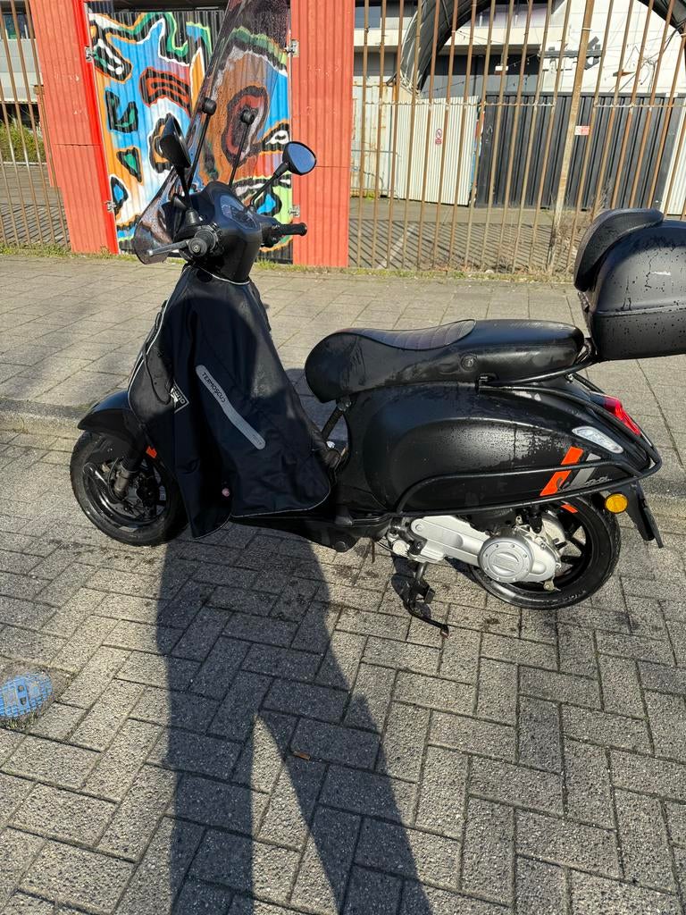 Vespa scooter 2024 met handverwarming,, Ophalen of Verzenden, Gebruikt, Maximaal 45 km/u, Overige modellen