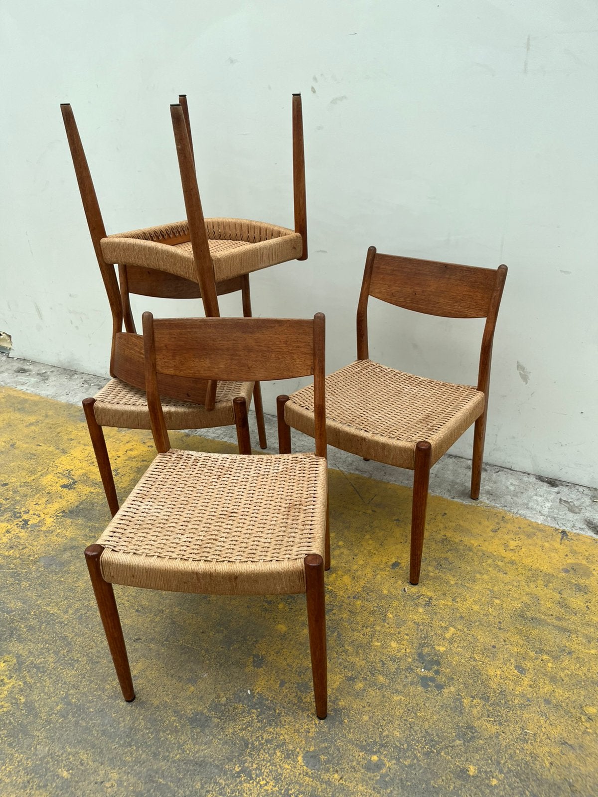 4 Fristho Franckena teak stoelen papercord bespanning €535, Gebruikt, Bruin, Ophalen of Verzenden, Vier