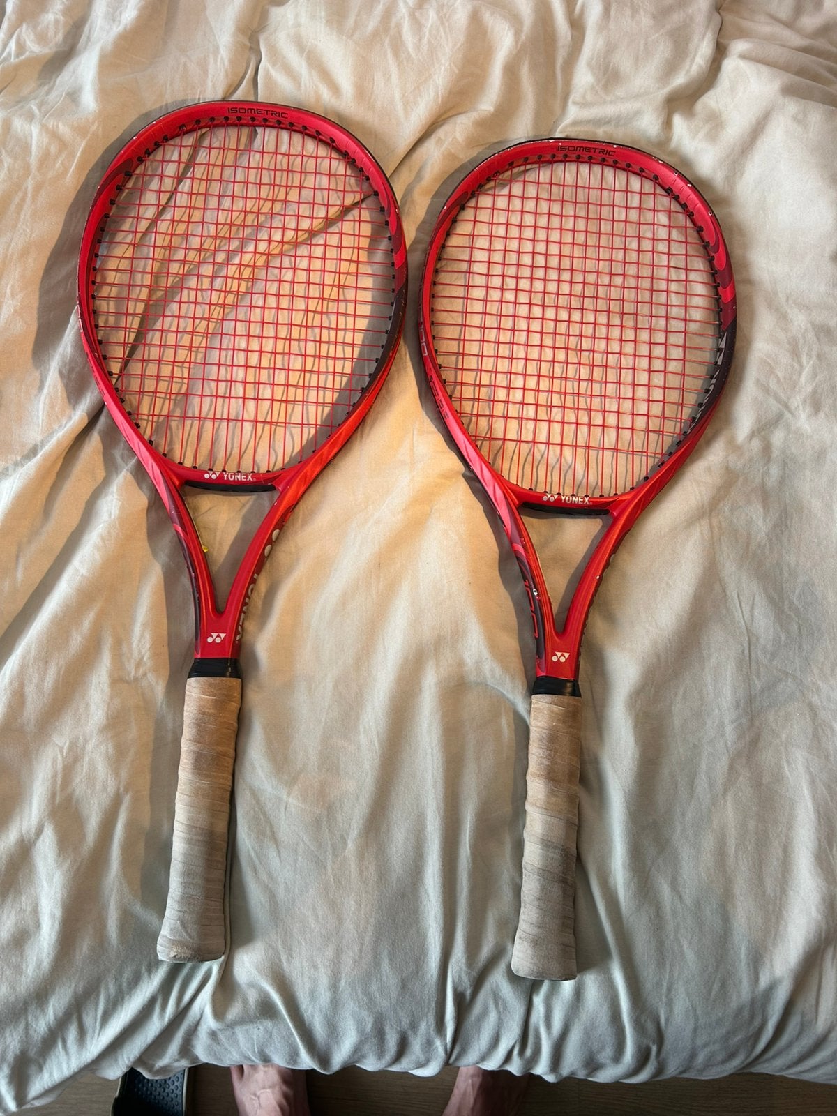 2x Yonex VCORE 100 tennisracket, Sport en Fitness, Tennis, Ophalen of Verzenden, Zo goed als nieuw, Racket, Overige merken