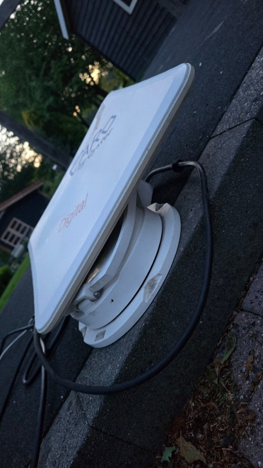 Caro Oyster Digital Satellietinstallatie met Afstandsbedi, Ophalen of Verzenden, Gebruikt, (Schotel)antenne, Overige merken