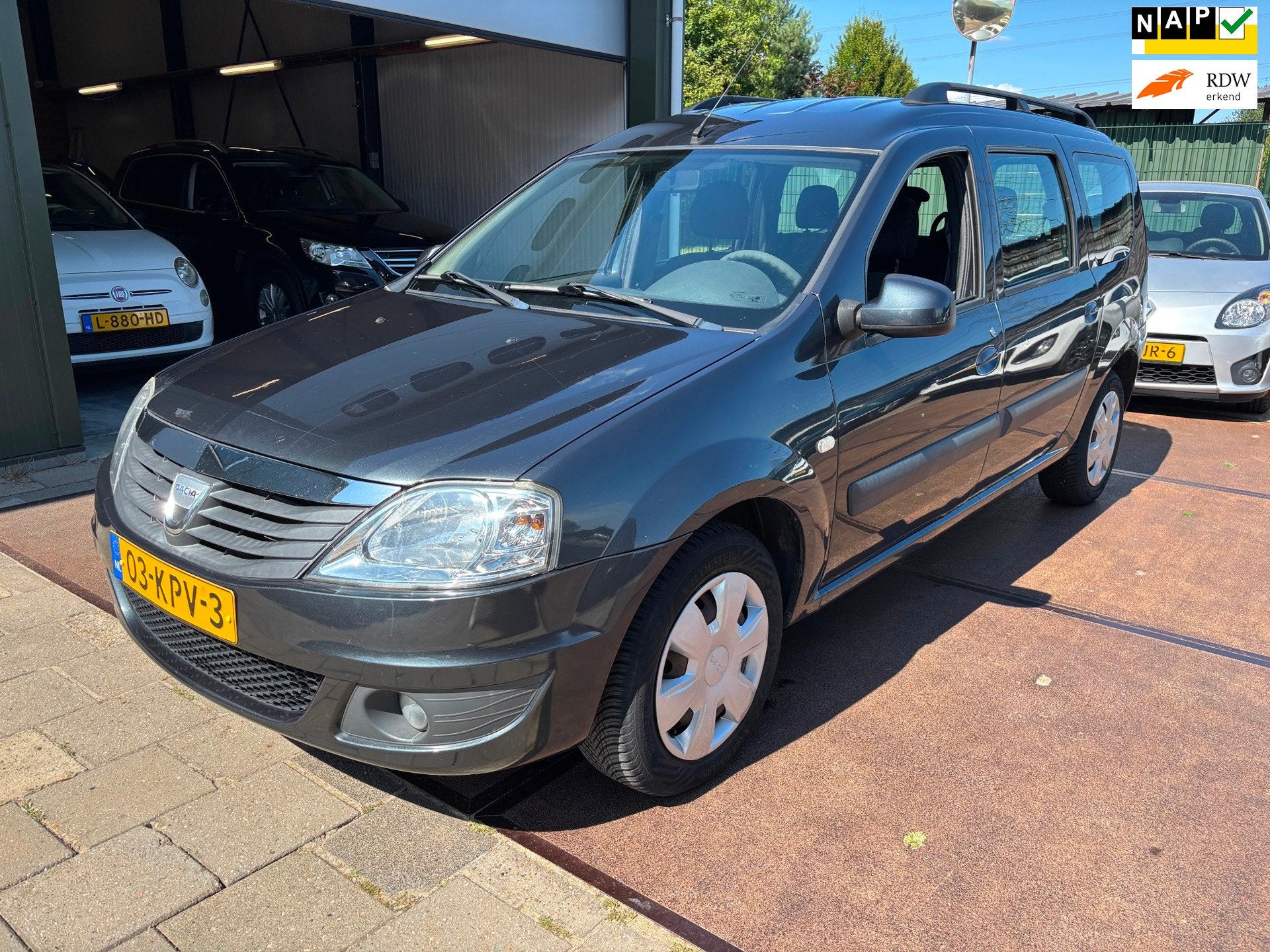 Dacia Logan MCV 1.6-16V Lauréate Airco Dealer Onderhouden N, Auto's, Gebruikt, 4 cilinders, 635 kg, Origineel Nederlands