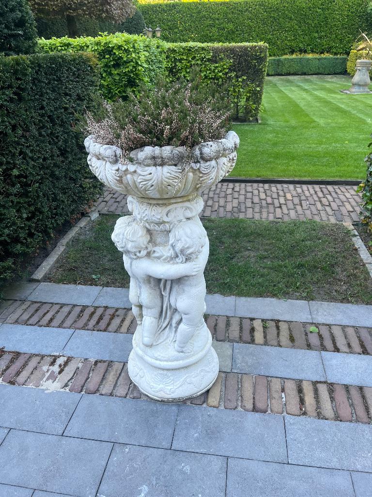 Bloembakken buiten, Tuin en Terras, Ophalen, Rond, Zo goed als nieuw, Beton